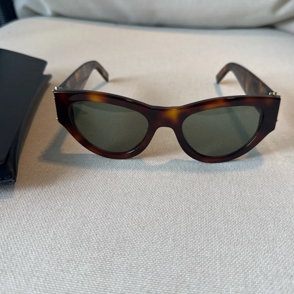Tortoise Shell Sunglasses - Picture 5 of 7